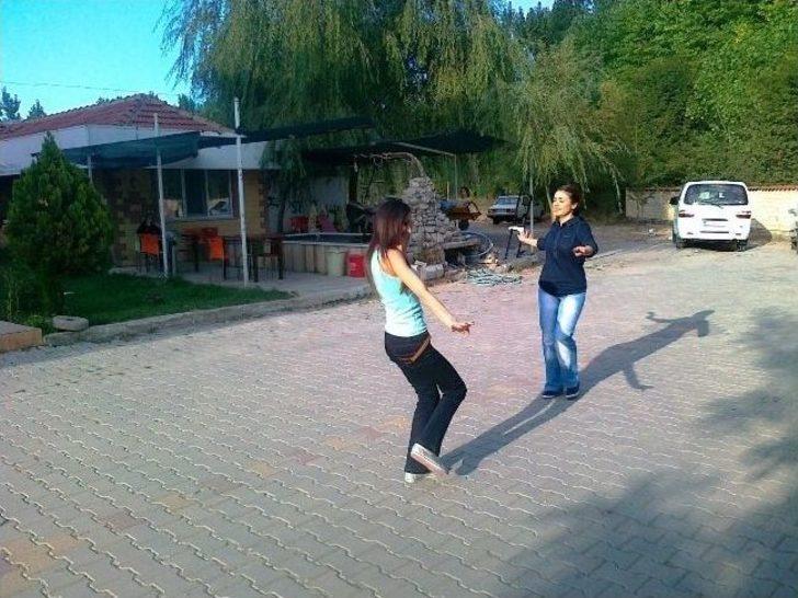 Öğrenci Yurdu Sahibinden Mezun Olan Üniversite Öğrencilerine Mangal Partisi G1