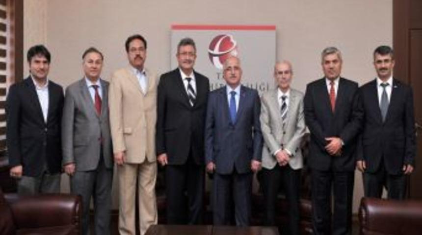 Kimse Yok Mu Eskişehir'de 750 &Ouml;ğrenciye Yardım Eli Uzattı