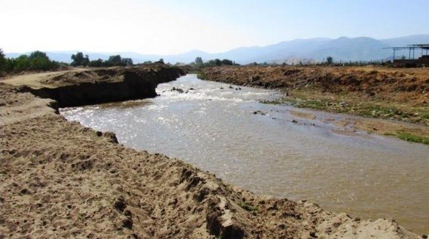 Islah Edilen K&uuml;&ccedil;&uuml;k Menderes&rsquo;e Taş Dolgulu Taşkın &Ouml;nlemi