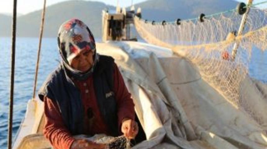 Balık&ccedil;ılığa Kadın Eli