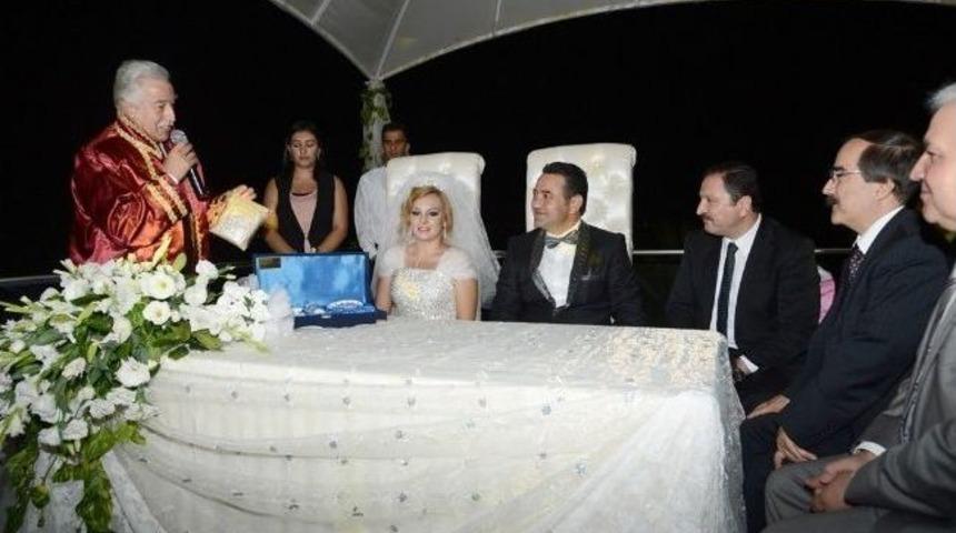 Vali Coş Şahitlik Yaptı Aldırmaz Nikah Kıydı