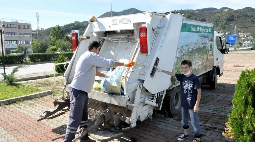 S&uuml;leyman Demirel İlkokulu &Ouml;ğrencilerinden &Ccedil;evreci Hareket&rlm;