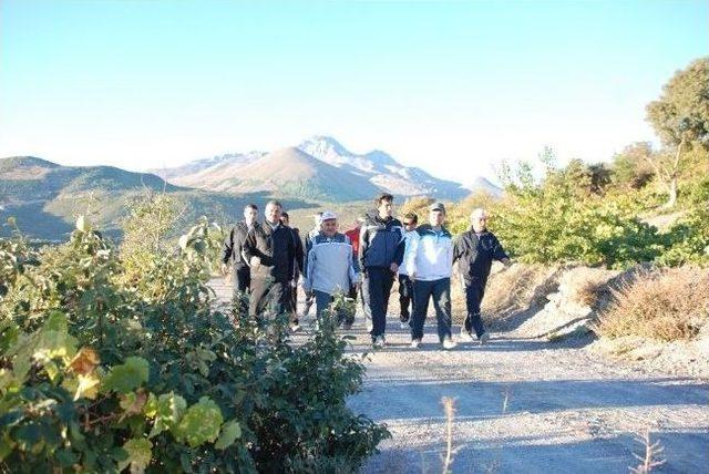 Melikgazi Personeli Sabah Sporu Ve Doğa Yürüyüşünde