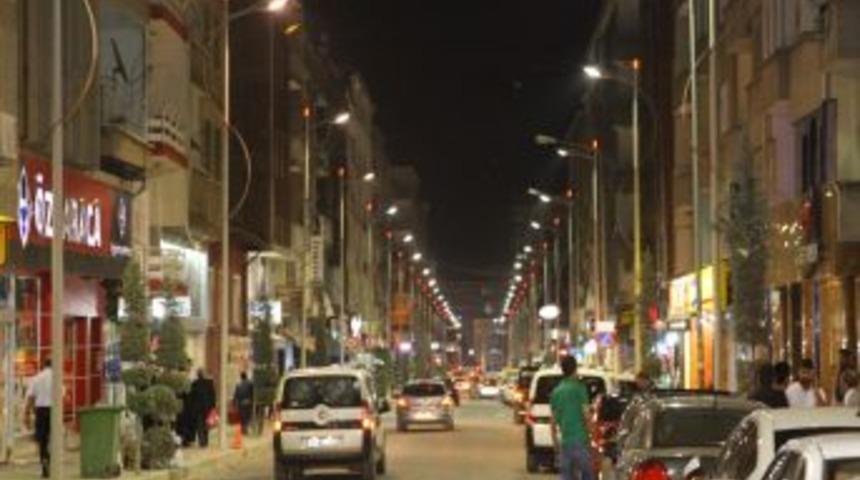 Elazığ Dekoratif Aydınlatma Direkleriyle Donatılıyor