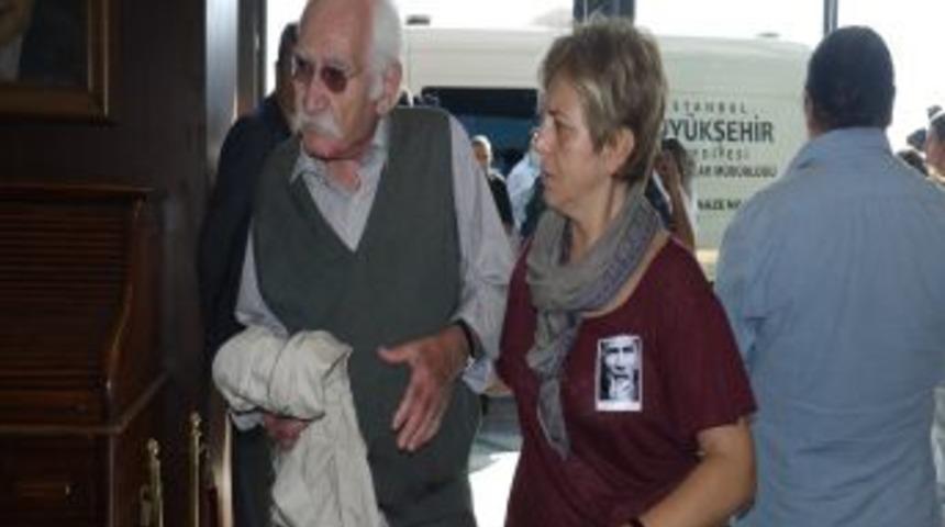 Tuncel Kurtiz Alkışlarla Uğurlandı