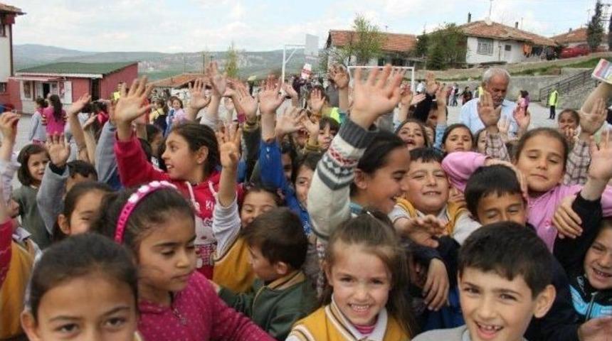 Ke&ccedil;i&ouml;ren'de &Ccedil;ocuklar İ&ccedil;in &Ouml;zel Oyun Alanları Oluşturuluyor