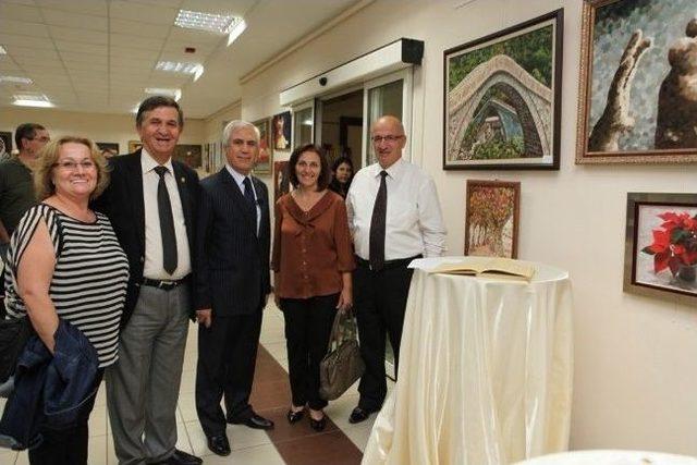 Nilüfer Ana Sanat Grubu İlk Sergisini Açtı