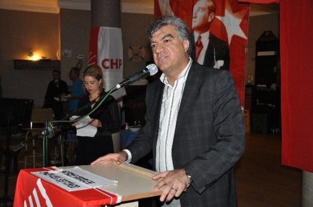 Chp Fo&ccedil;a İl&ccedil;e &Ouml;rg&uuml;t&uuml;nden Dayanışma Yemeği