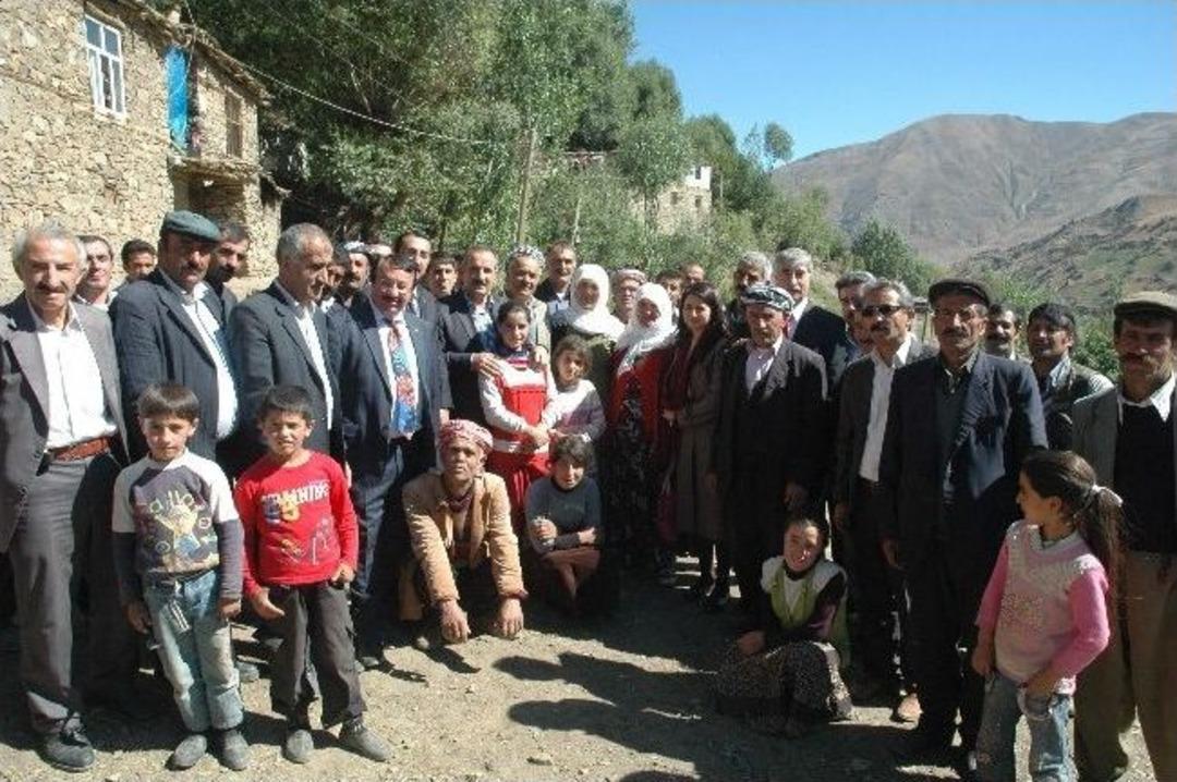 Ak Parti Van Milletvekili G&uuml;lşen Orhan, &Ccedil;atak İl&ccedil;esinde