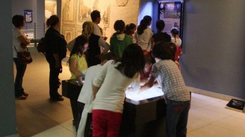 &Ccedil;ocukların M&uuml;ze Gezisi