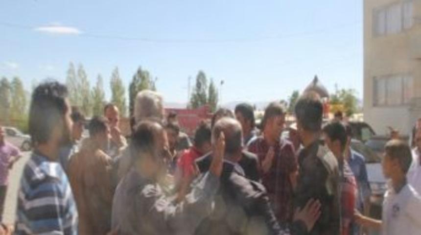 Jandarma ve kaçakçılar arasında arbede: 4 yaralı