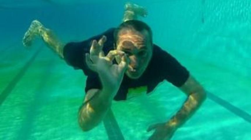 Başkan Aday Adayından Y&uuml;z&uuml;c&uuml;leri Kıskandıran Atlayış