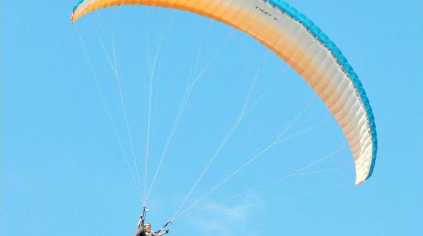 Paraş&uuml;t Festivali Alanya'ya Renk Kattı