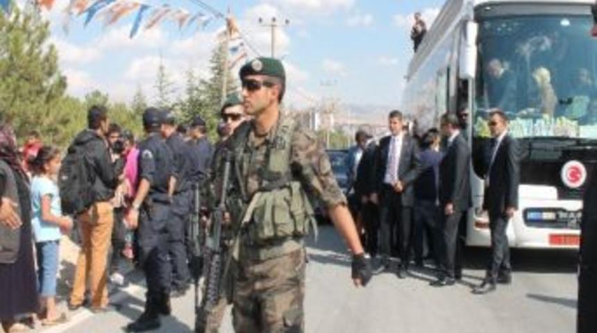 Başbakan Erdoğan Neşet Ertaş&rsquo;ın Mezarını Ziyaret Etti