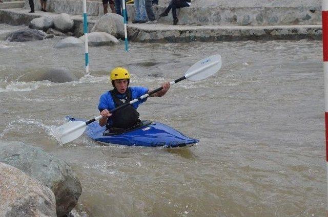 Akarsu Kano Slalom Türkiye Şampiyonası Rize'de Başladı