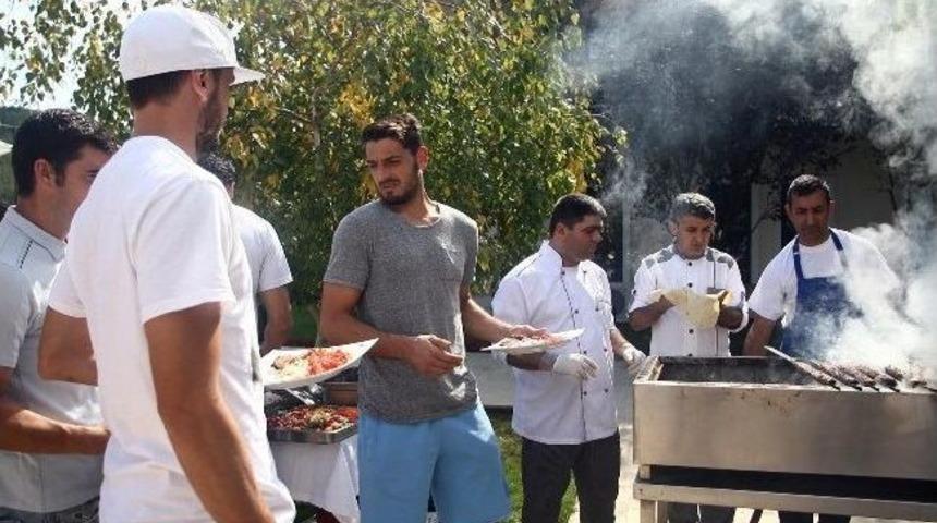 Beşiktaş'ta Barbek&uuml; Partisi