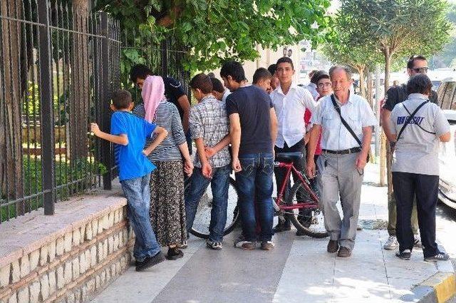 Manisa'da Şüpheli Çanta Paniği