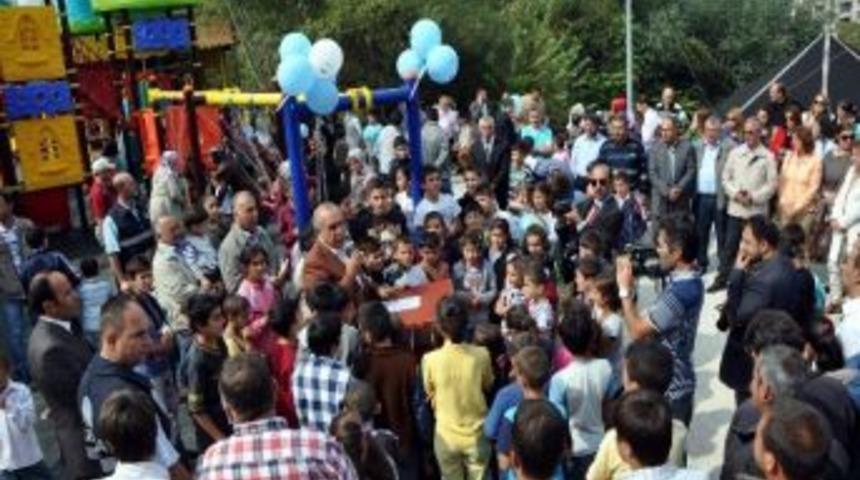 Suşehri&rsquo;nde B&ouml;lgenin En B&uuml;y&uuml;k &Ccedil;ocuk Oyun Grubu Parkı A&ccedil;ıldı