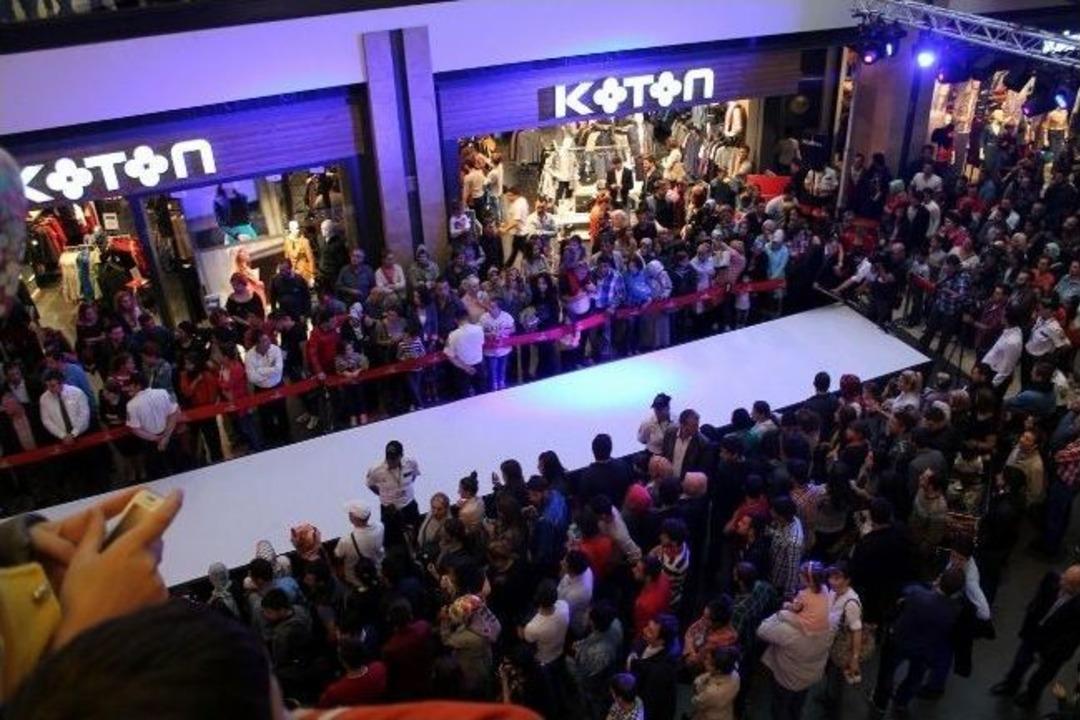 Trabzon&rsquo;da Moda R&uuml;zgarı Esti