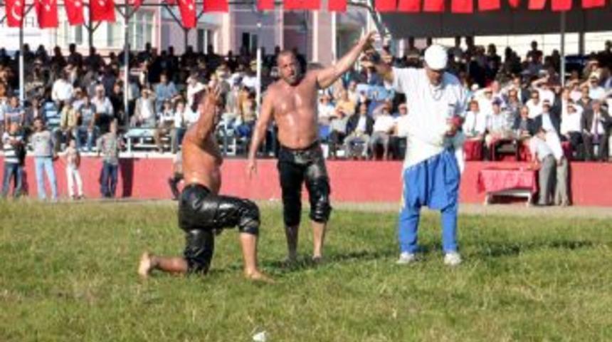 Alaplı'da Başpehlivan Mahmut Kavak&ccedil;ı Oldu