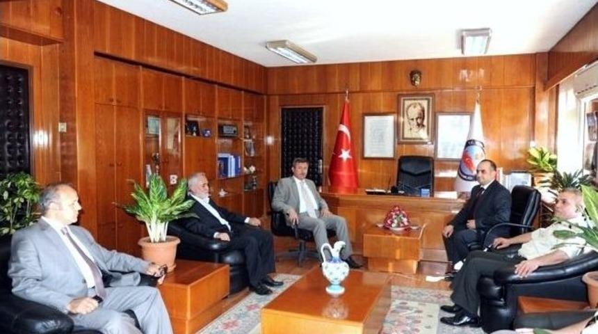 K&uuml;tahya Valisi Şerif Yılmaz Gediz Kaymakamı Mehmet Yılmaz'ı Makamında Ziyaret Etti