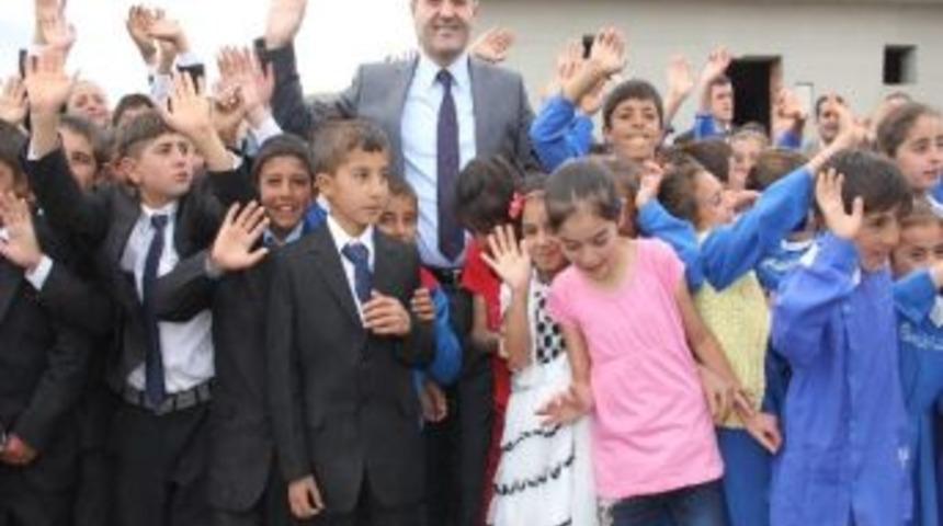 Eski Beylikd&uuml;z&uuml; Belediyle Başkanı Orak&ccedil;ı K&ouml;y&uuml;nde Okul Yaptırdı