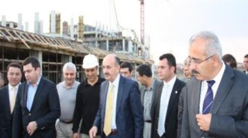 Bakan M&uuml;ezzinoğlu Hastane İnşaatını Gezdi