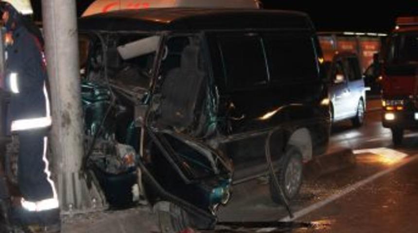 Avcılar'da Kaza: 2 Ağır Yaralı