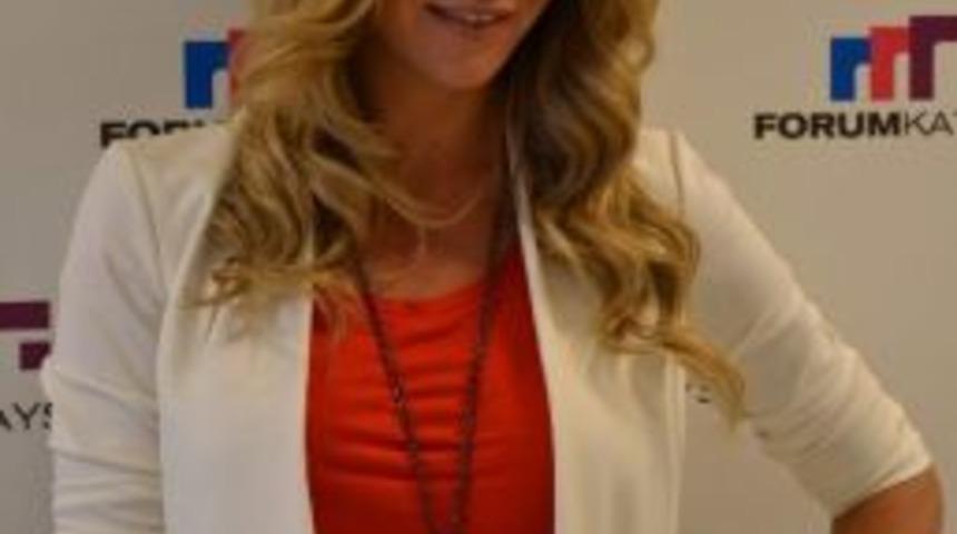 &Uuml;nl&uuml; Modacı İvana Sert Pastırma Ve Sucuğu &Ccedil;ok Sevdi