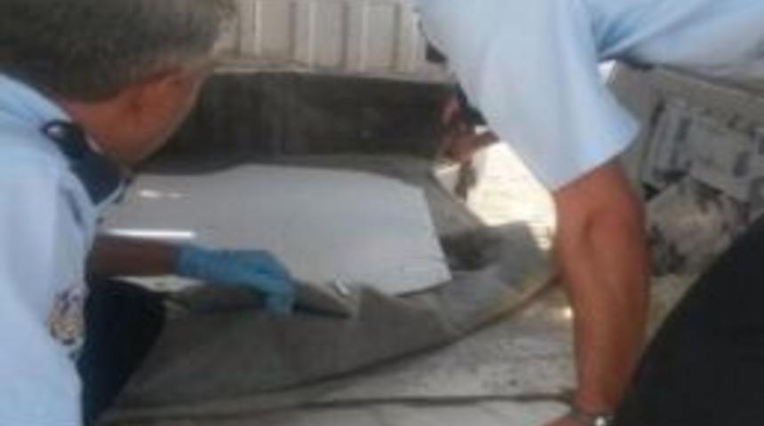 Midib&uuml;s&uuml;n Zulasından 12 Bin Paket Ka&ccedil;ak Sigara &Ccedil;ıktı