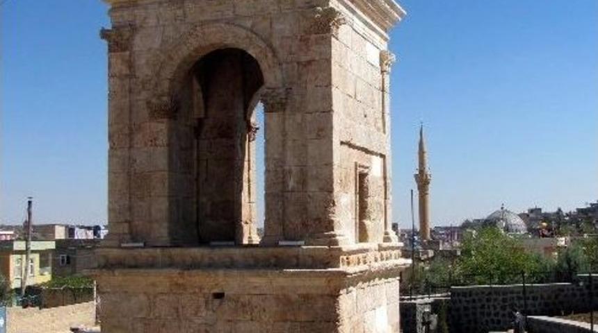 Elif Beldesindeki Tarihi Anıt Mezardaki Restorasyon &Ccedil;alışmaları Tamamlandı