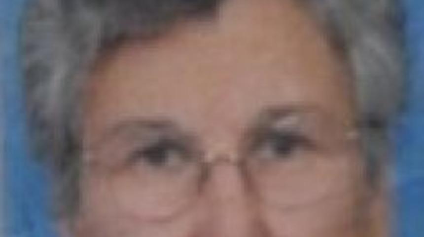 Halk otob&uuml;s&uuml;n&uuml;n altında can verdi