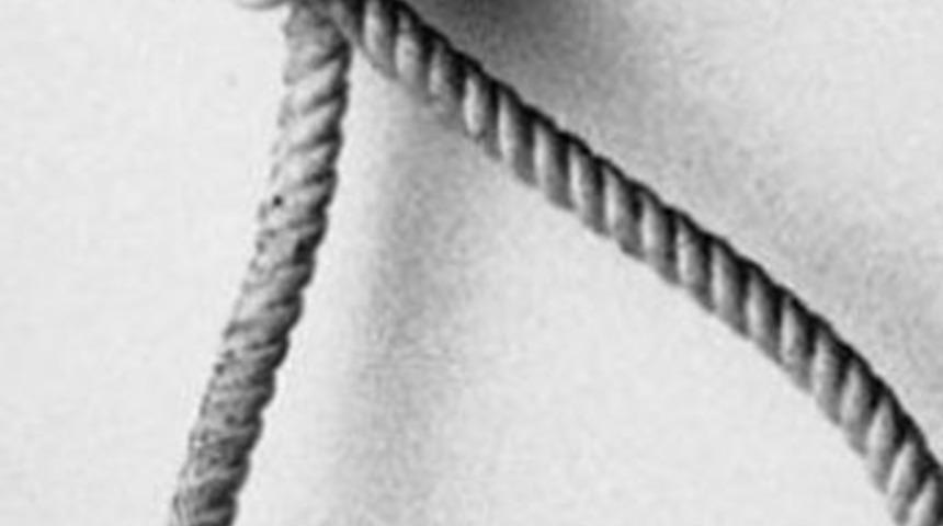 Cezaevinde kendini astı