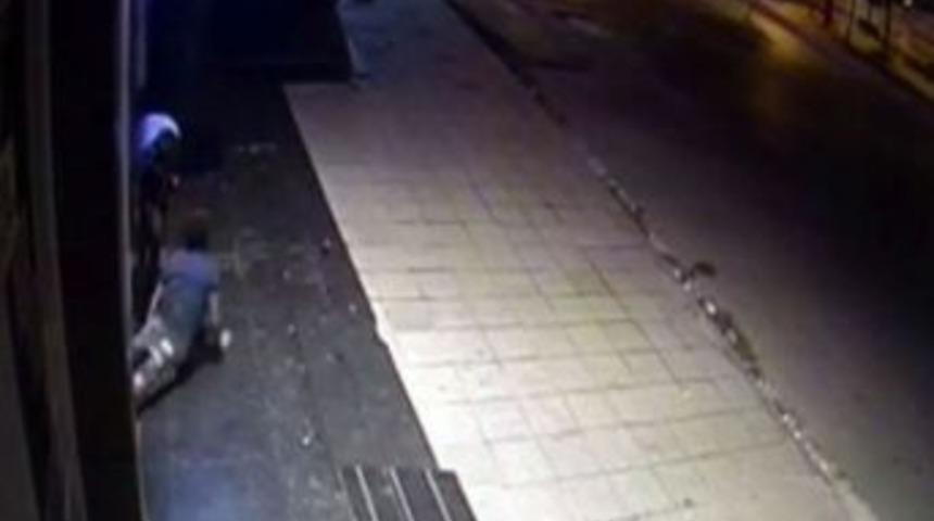 Acemi Hırsızlar G&uuml;venlik Kamerasında