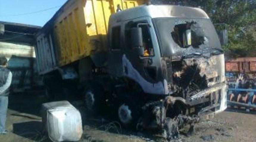 Kaynak At&ouml;lyesinde Patlama: 1 &Ouml;l&uuml;, 2 Yaralı