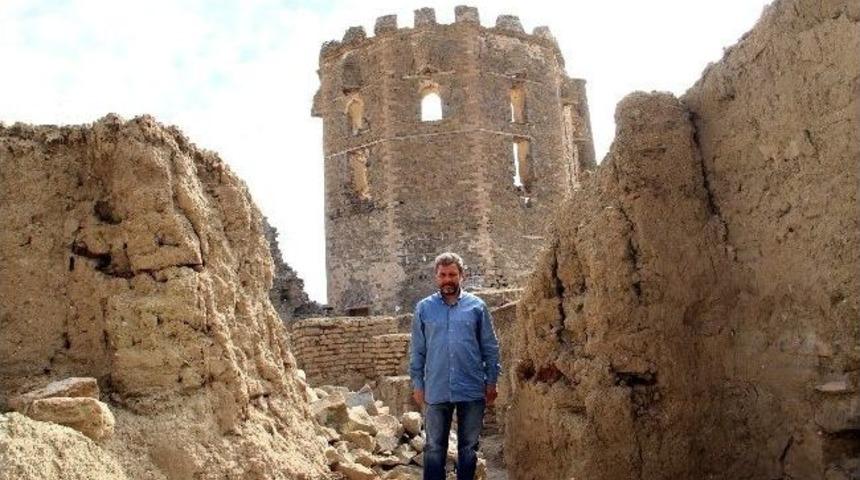 Hoşap Kalesi&rsquo;nde Sağlamlaştırma &Ccedil;alışması