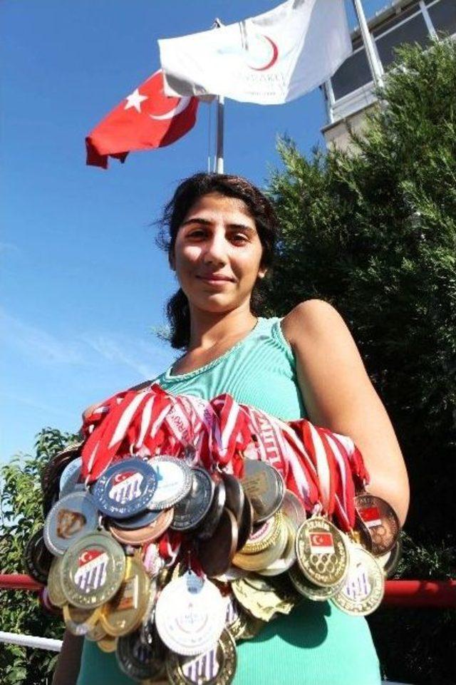 Başkan Karabağ, Milli Atlete Sahip Çıktı