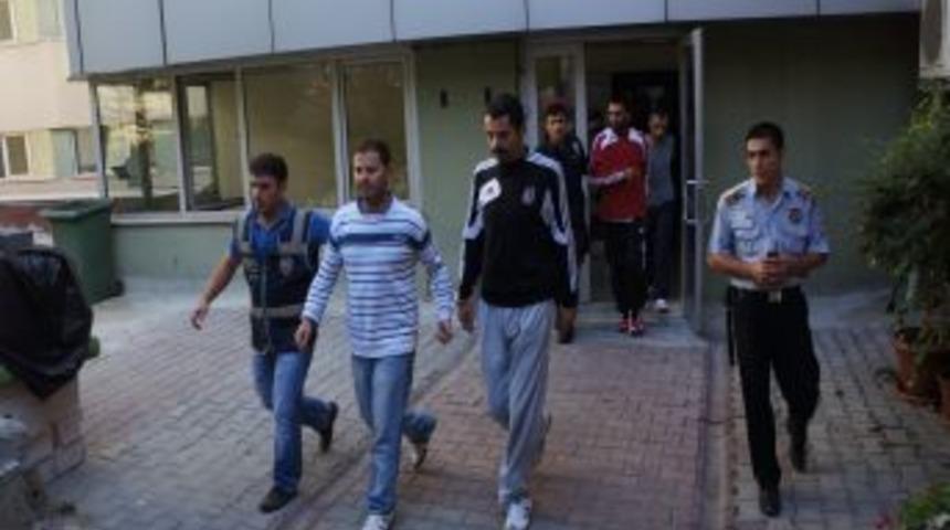 G&ouml;zaltındaki Taraftarlar Sağlık Kontrol&uuml;nden Ge&ccedil;irildi