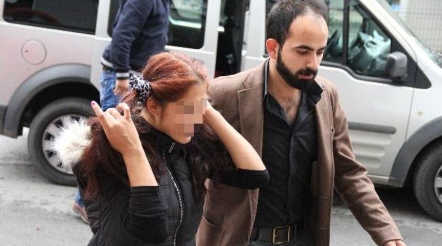 Bebek Giysisi &Ccedil;alan Kızlar Yakalandı