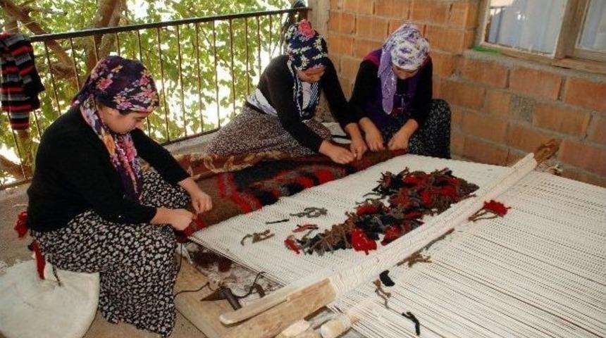 Gen&ccedil; Kızların G&ouml;z Nuru El Dokuması Halılar