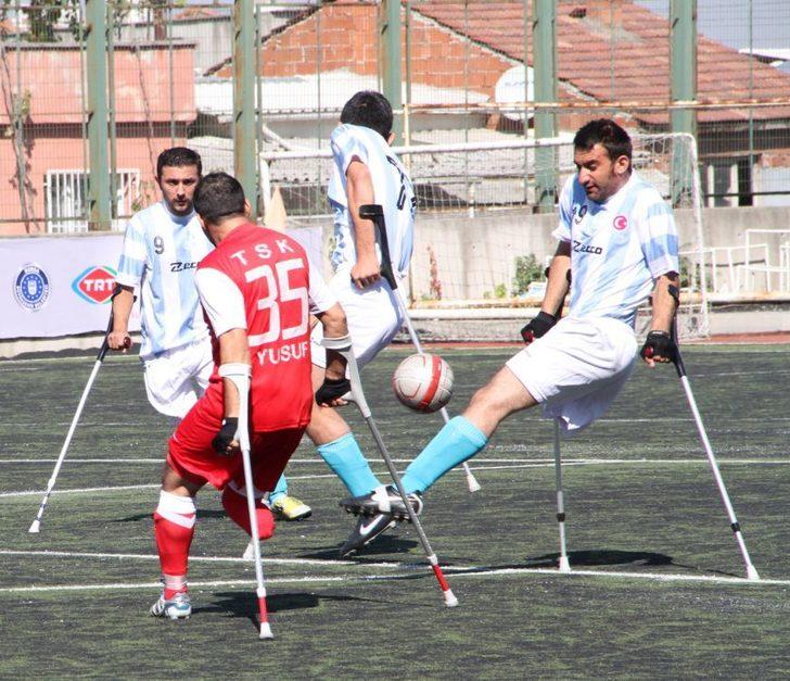 Engellerine Takılmayan Ampute Futbolcular Fileleri Havalandırdı G1