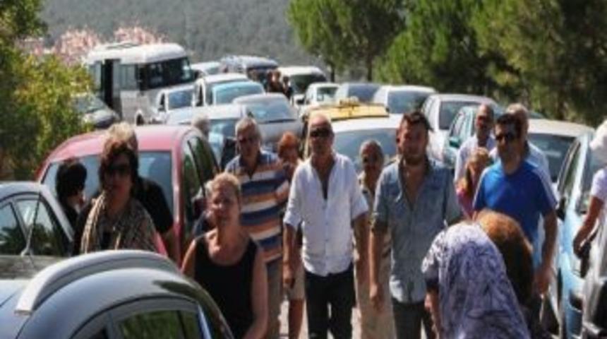 Tuncel Kurtiz'e Vefa Kuyruğu