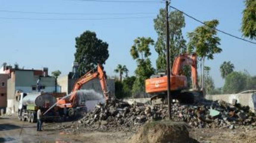 Adana'da Yıkım Başladı