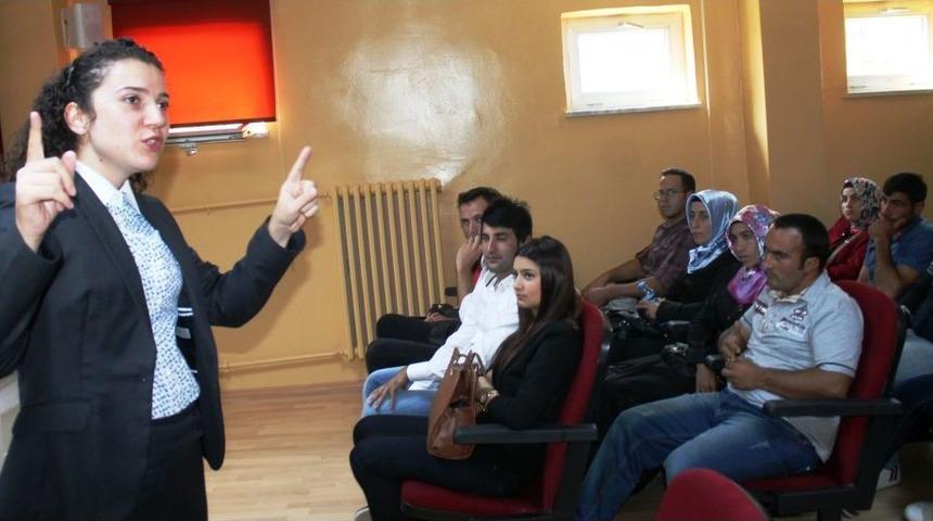 Kadın Kaymakam, Evlilik Okulunda Ders Verdi