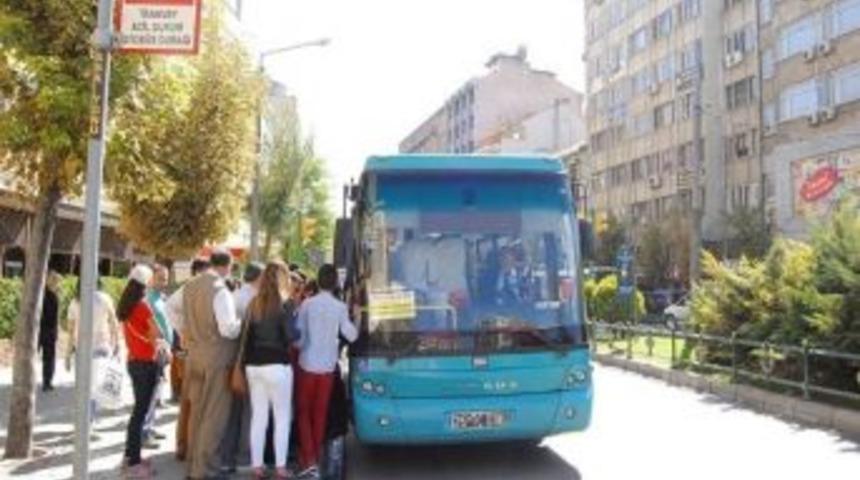 Tramvay Durdu, Vatandaş Otob&uuml;slerle Yola Devam Ediyor