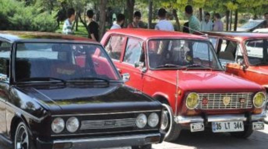 Nostaljik Araba Tutkunları Malatya’da Bir Araya Geldi