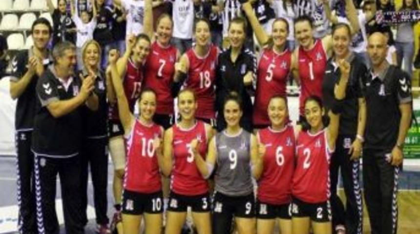 Beşiktaş Bayan Voleybol Takımı &Ccedil;eyrek Finalde