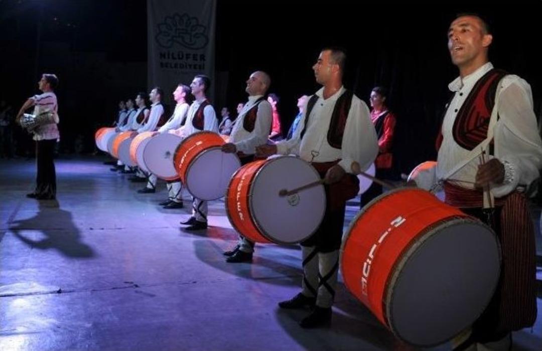 Nil&uuml;fer&rsquo;in Renkleri A&ccedil;ık Hava&rsquo;da Boy G&ouml;sterdi