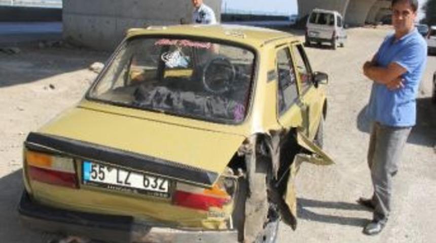 Kamyonet Otomobile &Ccedil;arptı: 1 Yaralı