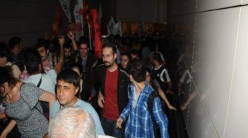 Atat&uuml;rk Havalimanı'ndaki Eylem